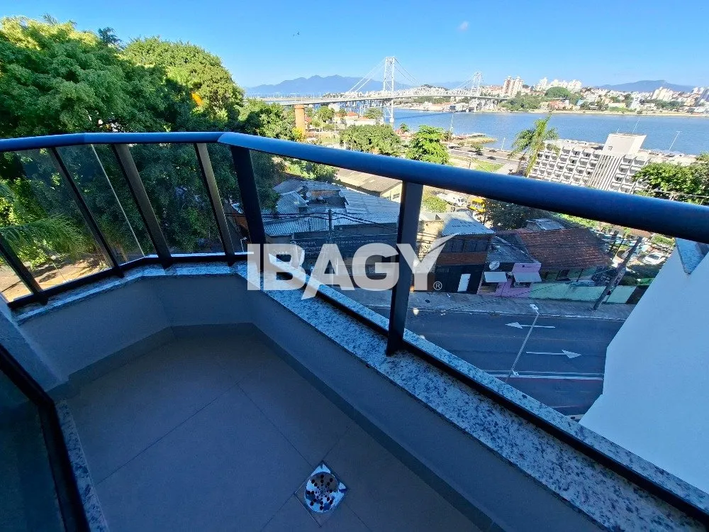 Studio with a glassed-in balcony and open-plan kitchen — photo 244