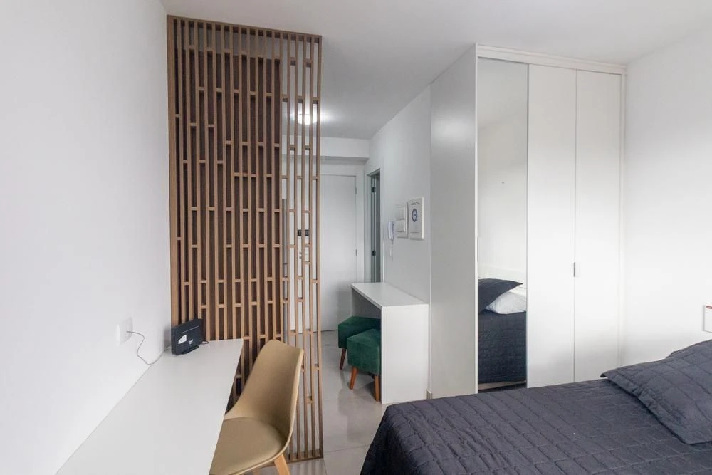 Furnished studio with 1 bedroom and glass balcony — photo 7