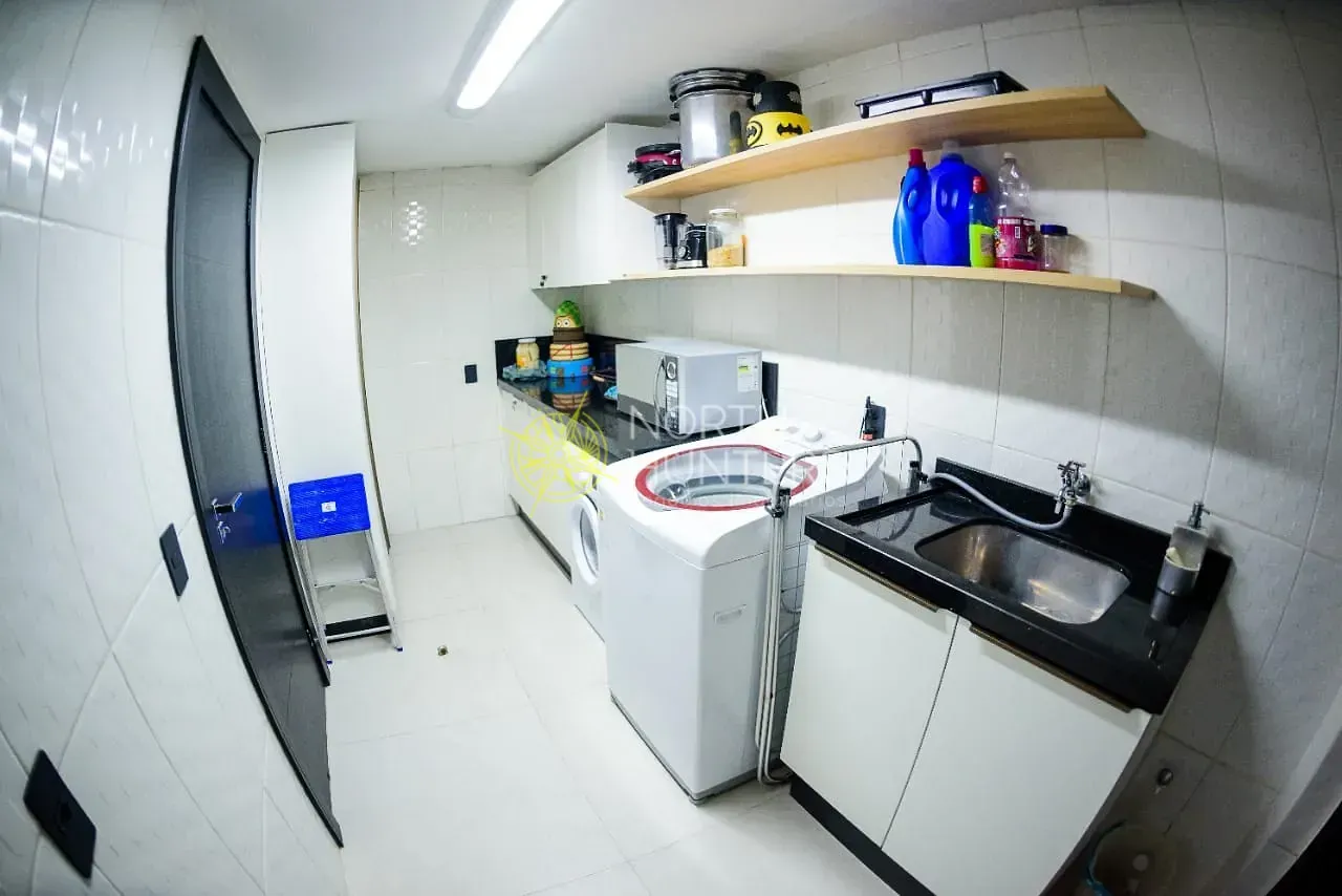 Casa con 5 dormitorios y cocina de concepto abierto — photo 49