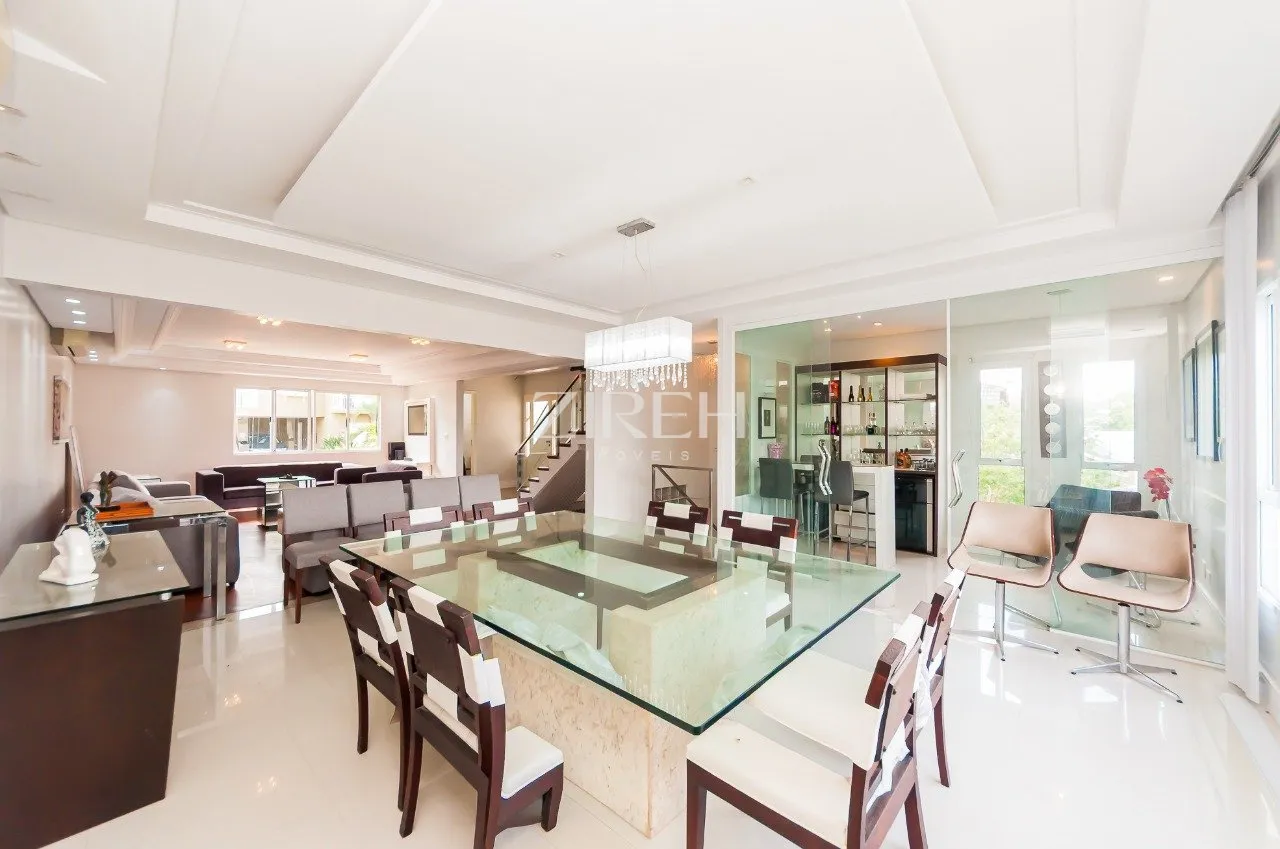 4-bedroom house with 4 parking spaces and open-plan kitchen