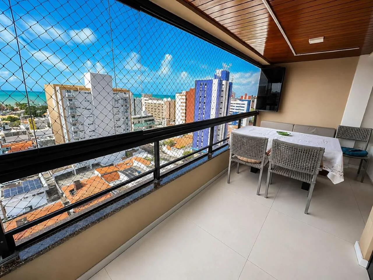 3-bedroom apartment with a water view in João Pessoa — photo 18