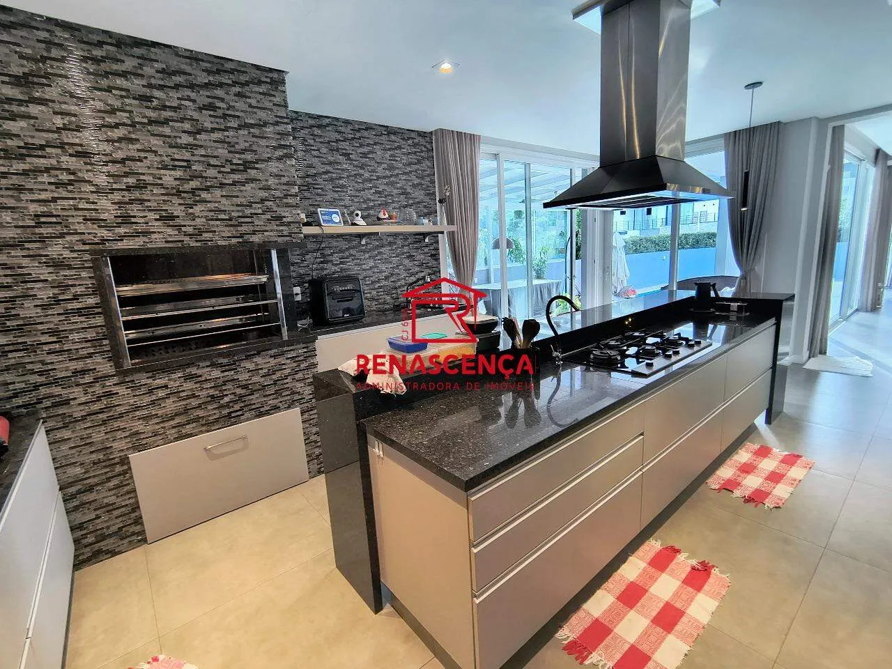 Меблированный дом с 4 спальнями-сюитами и садом 502 м² — photo 13