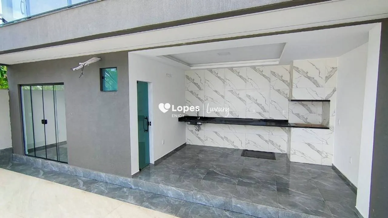 5-bedroom house with open-plan kitchen and gas stove — photo 10