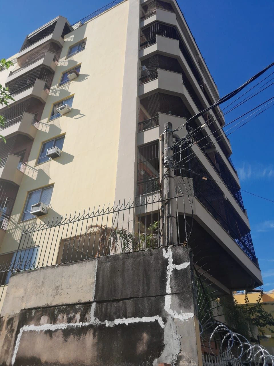 Квартира з 3 спальнями та балконом із грилем — photo 22
