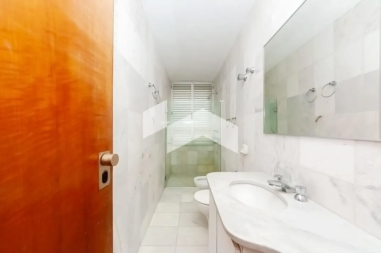 380 m² apartment with private laundry area — photo 21