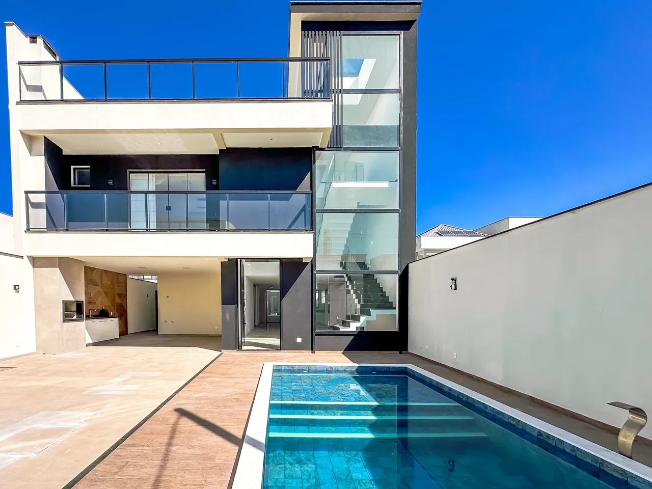 4-suite house with 6 bathrooms, 370 m² and 3 parking — photo 4
