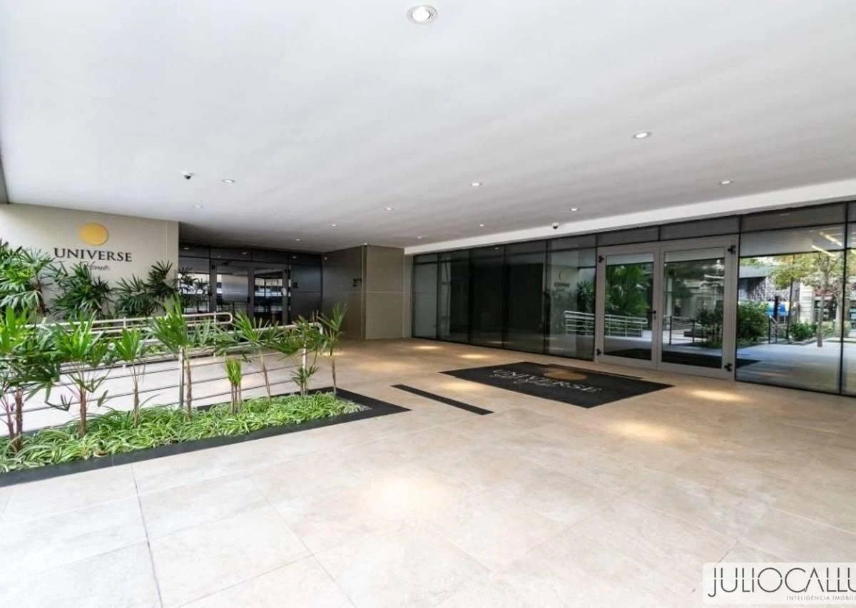 78 m² apartment with floor-to-ceiling windows and a bathtub — photo 50