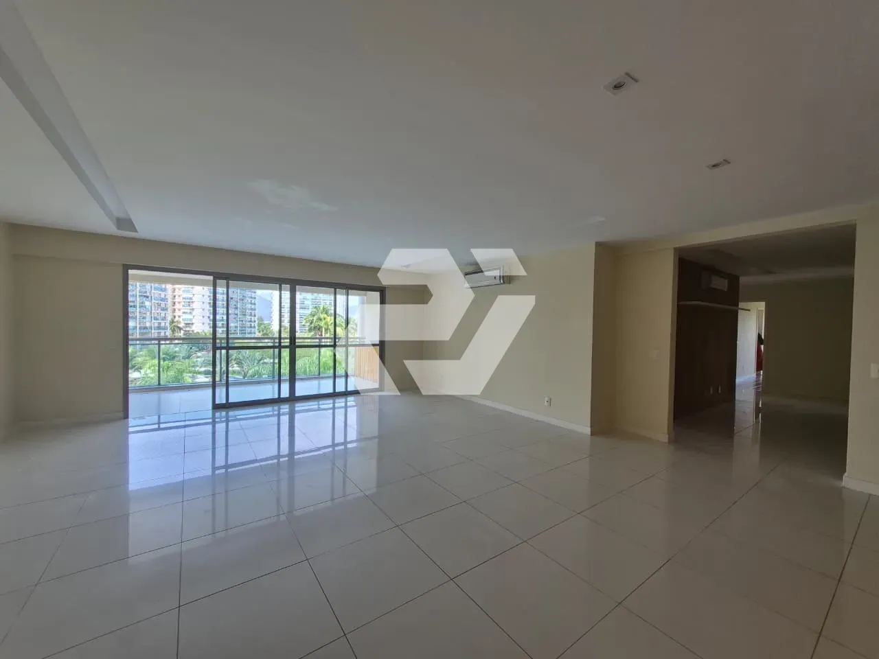 Apartment with 4 en-suite bedrooms and private garden — photo 5