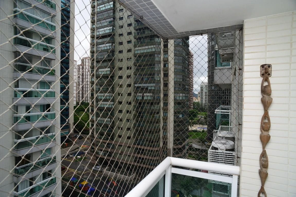 Apartamento mobiliado com 2 quartos e varanda