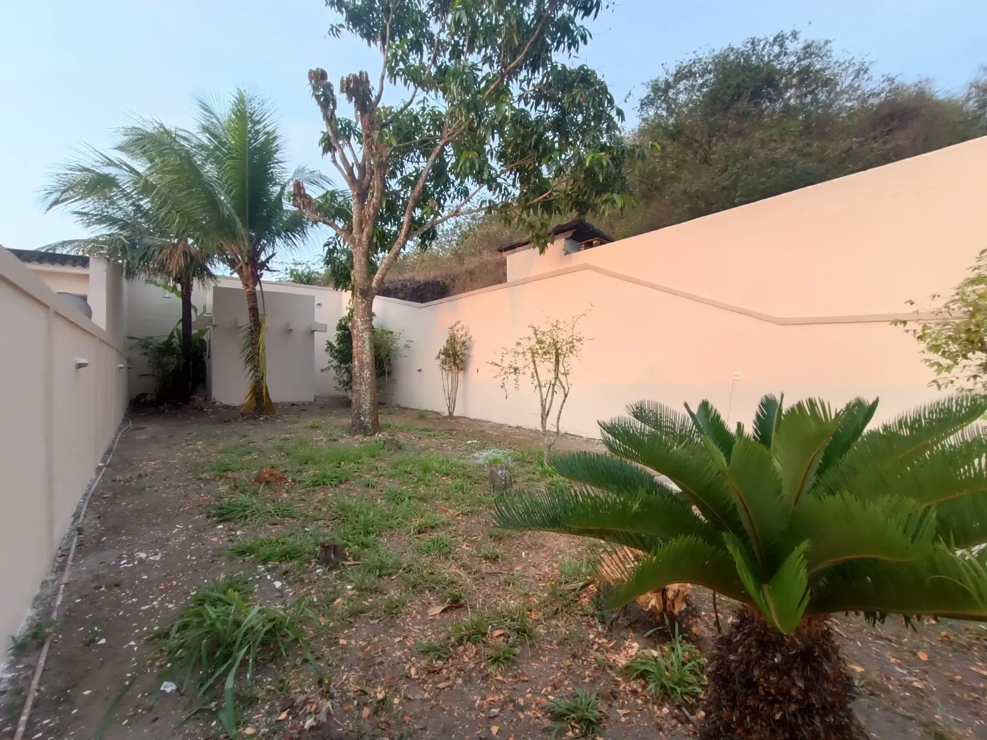 Unfurnished house with 4 bedrooms and 5 bathrooms — photo 41