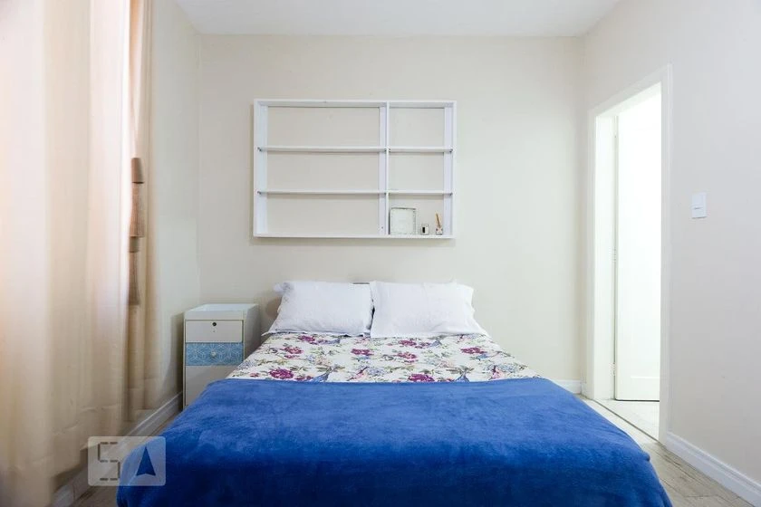 Furnished studio with open-plan kitchen and gas stove — photo 6