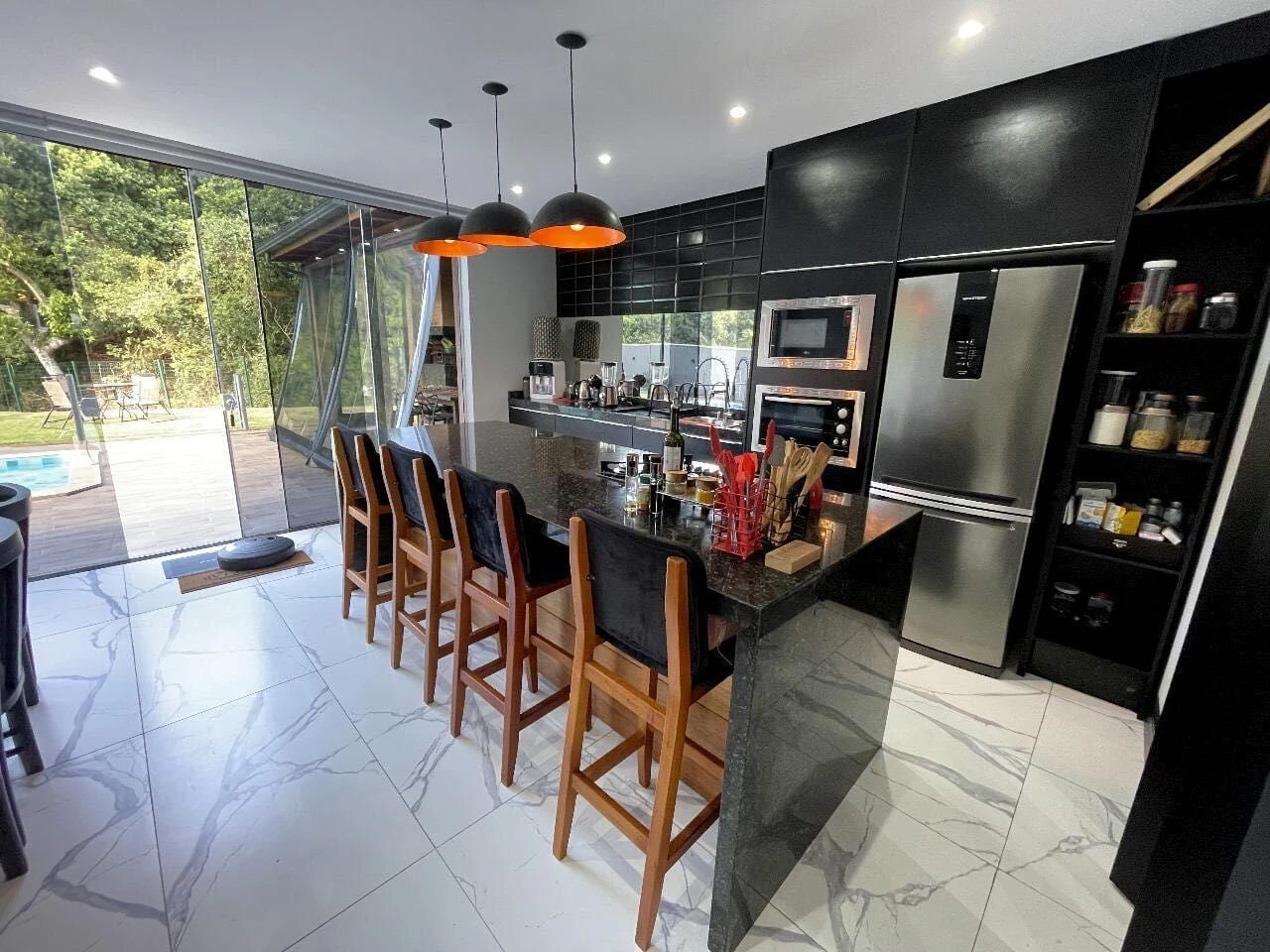 Casa amueblada de 350 m² con 5 dormitorios y 4 suites — photo 2