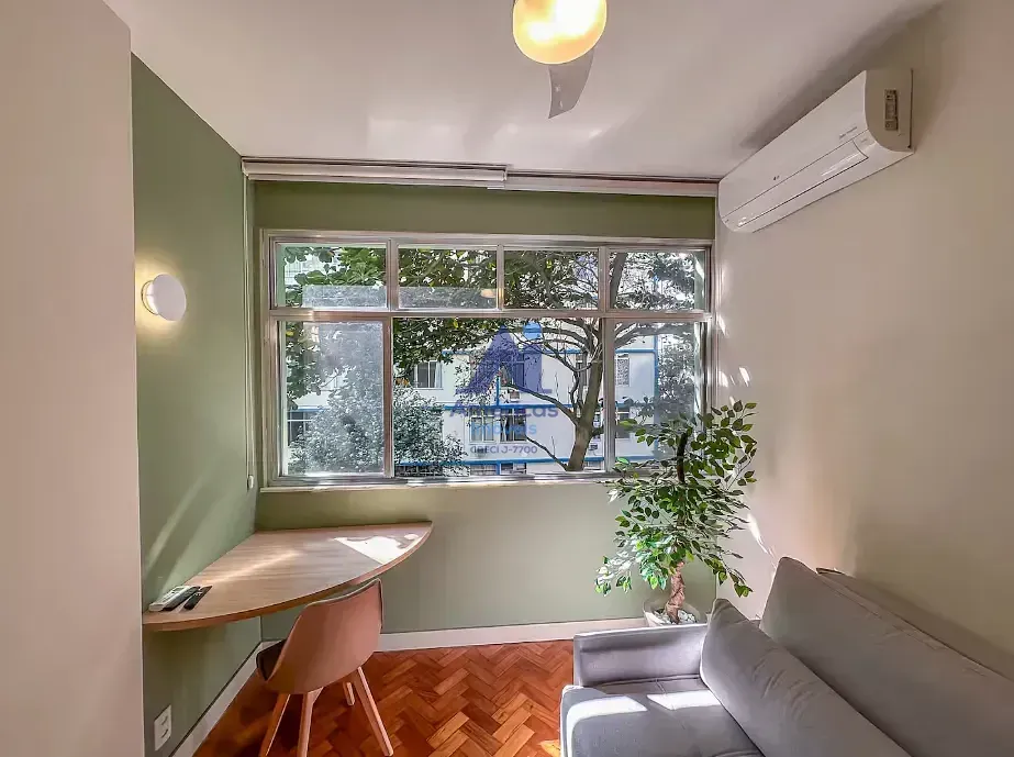 Furnished 1-bedroom apartment with floor-to-ceiling windows — photo 6