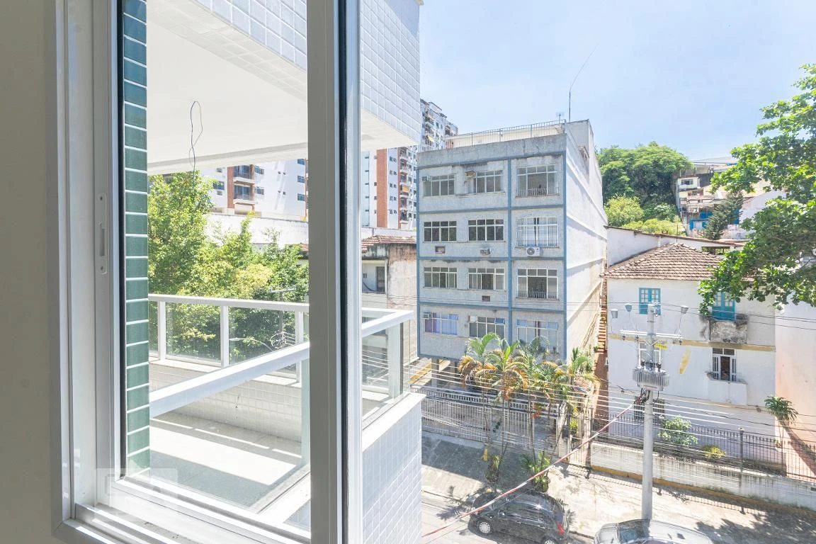 Balcony with a grill in a 2-bedroom apartment, 60 m² — photo 14