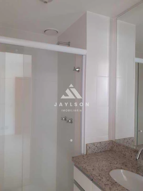 68 m² apartment with a balcony and an en-suite — photo 3