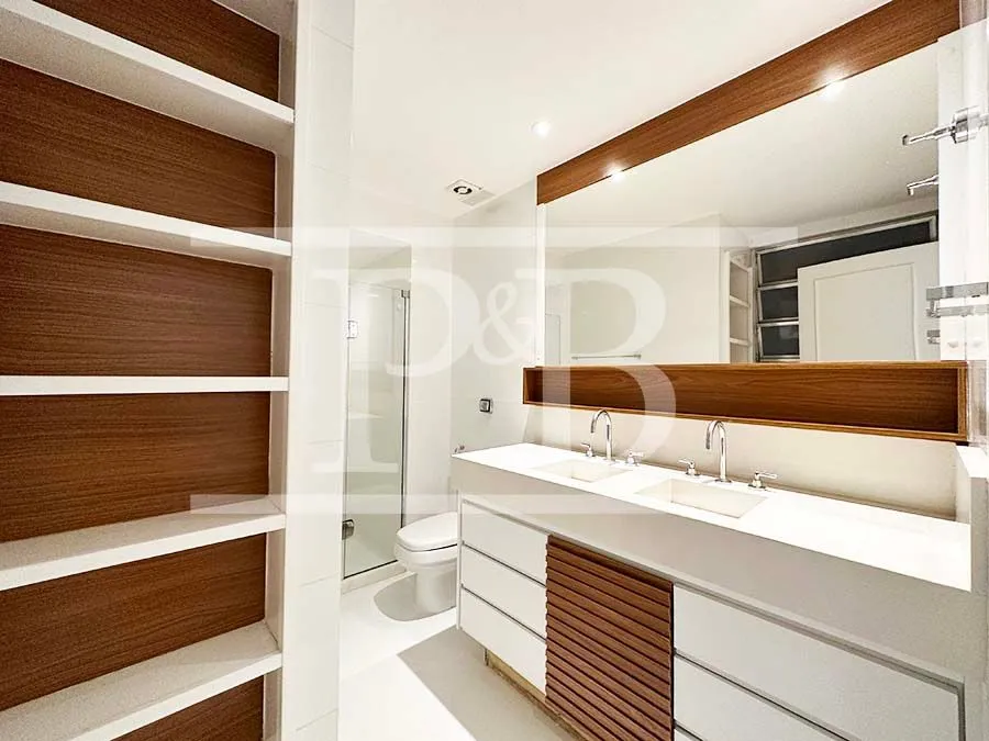 4-bedroom apartment with 270 m² and 4 bathrooms — photo 16