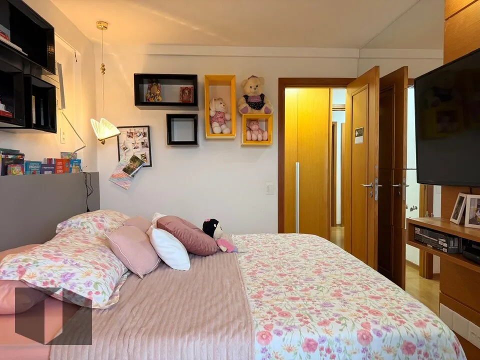 Furnished penthouse with 4 bedrooms and 3 bathrooms — photo 32