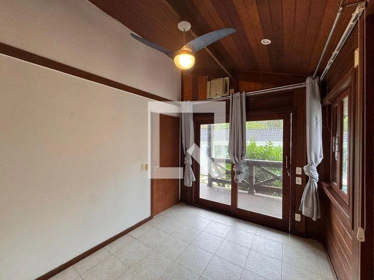 1000 m² house with a washing machine and a bathtub — photo 25