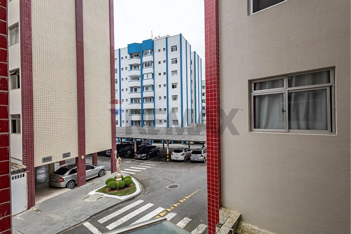 67 m² apartment with a washing machine and a bathtub — photo 40