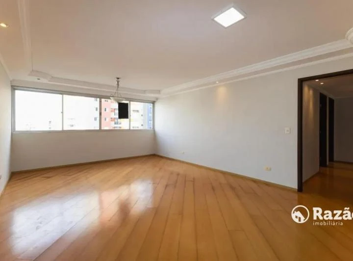 Unfurnished 4-bedroom apartment with wood-floored living room
