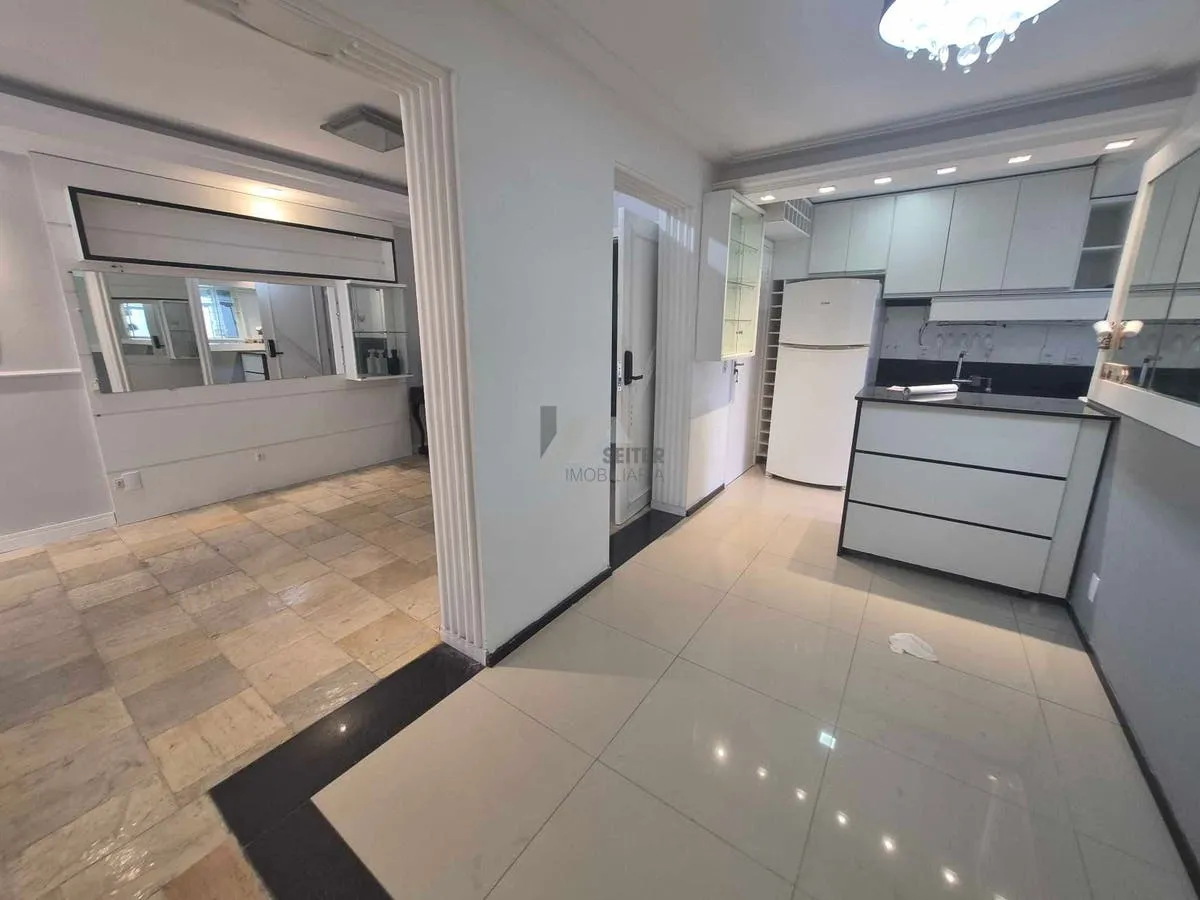 3-bedroom apartment with a glass-enclosed balcony — photo 14