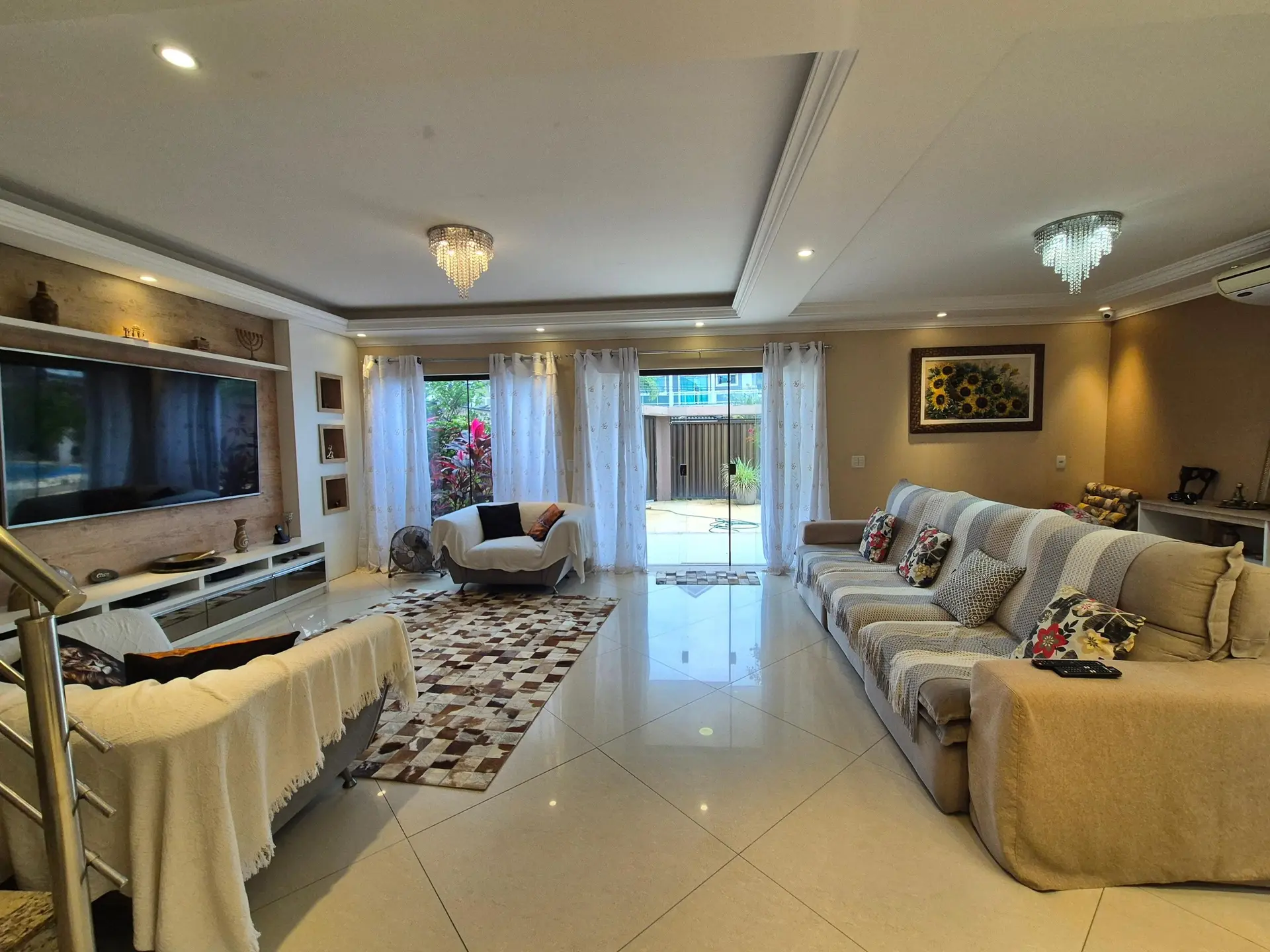Jacuzzi in a 3-bedroom house, 400 m² — photo 25