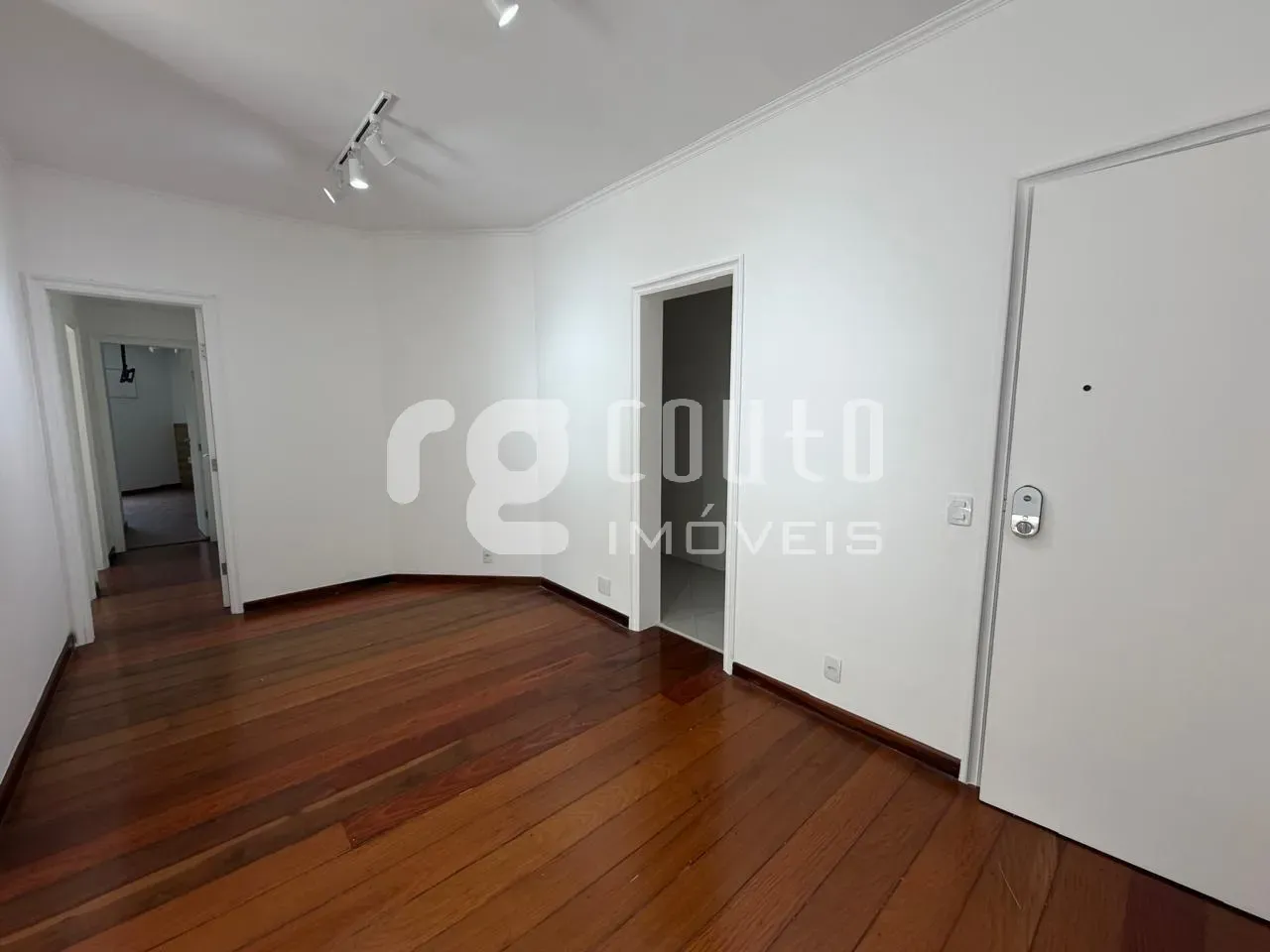 3-bedroom apartment with built-in wardrobes and balcony — photo 16