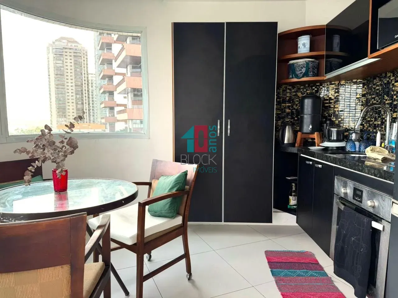 Furnished 2-bedroom apartment with a closed kitchen — photo 3