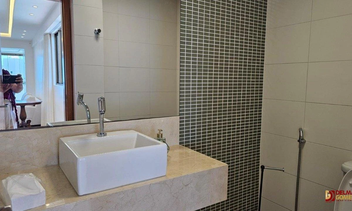 Apartamento de 212 m² com banheira e varanda envidraçada — photo 35