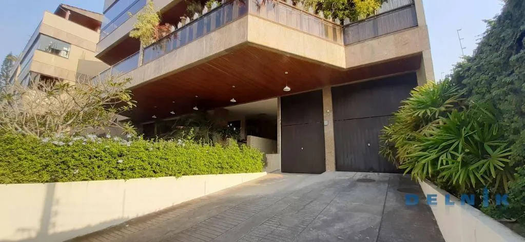 241 m² apartment with 3 bedrooms and private BBQ — photo 33