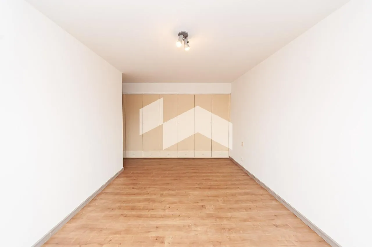 380 m² apartment with private laundry area — photo 20