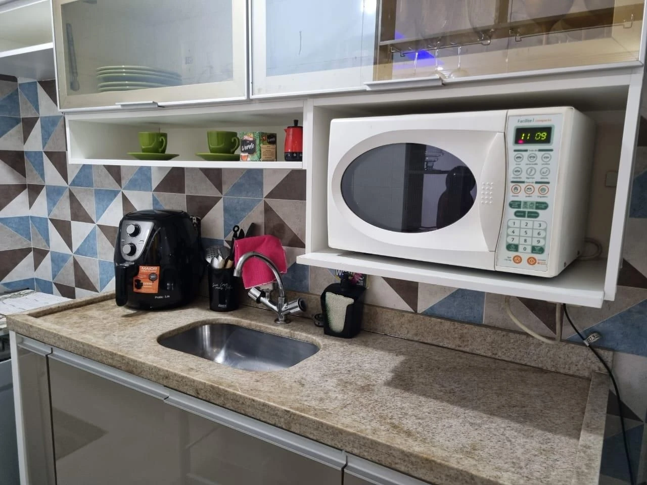 Furnished apartment with 2 bedrooms and open-plan kitchen — photo 13