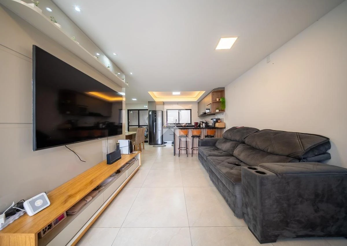 3-bedroom house with a grill on the balcony in Curitiba