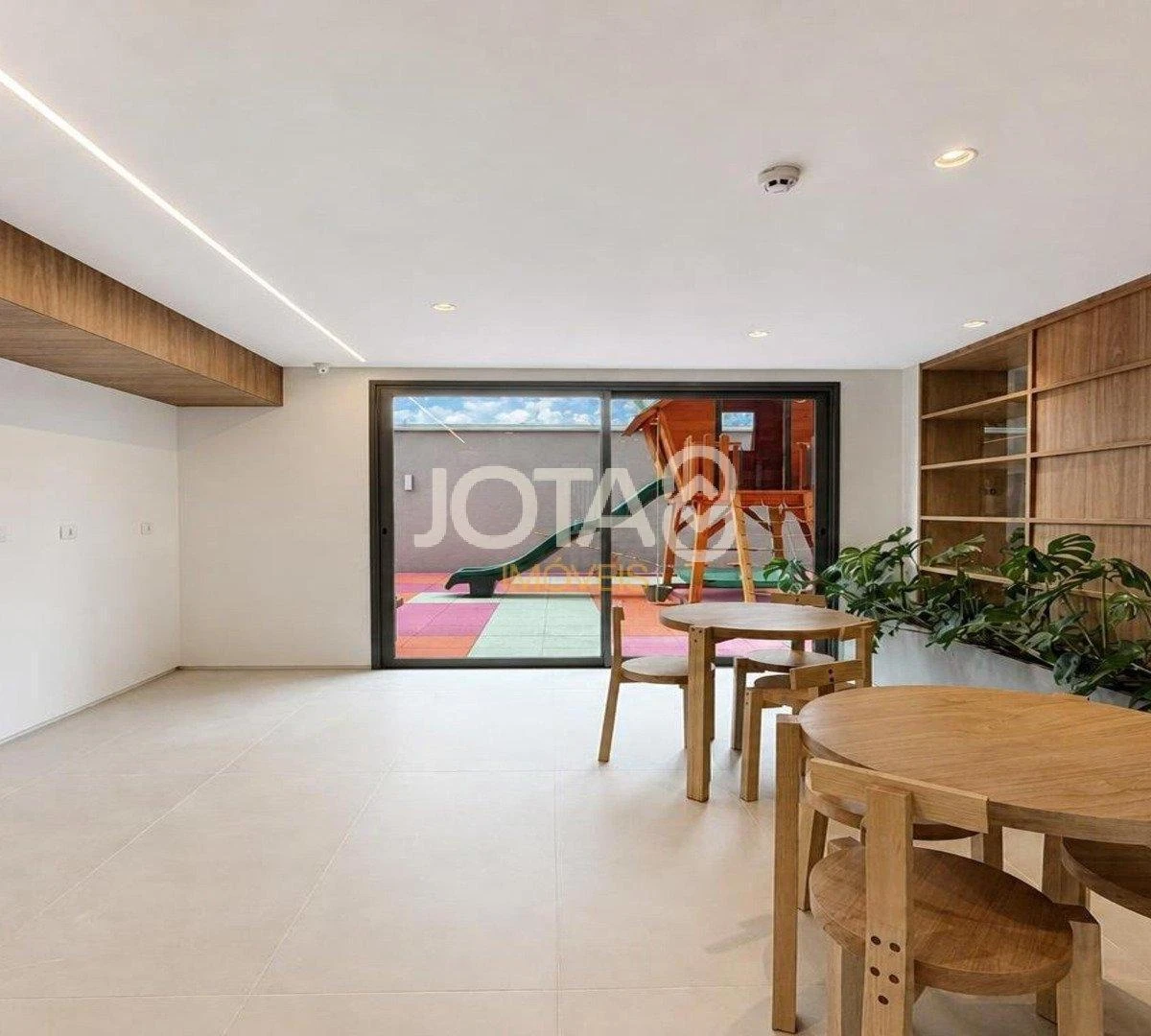 One-bedroom apartment with floor-to-ceiling windows — photo 25