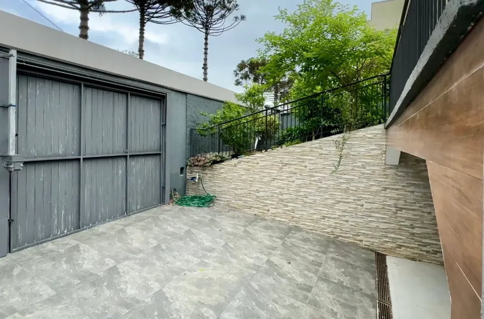 Furnished home with open-plan kitchen and 3 bedrooms — photo 18