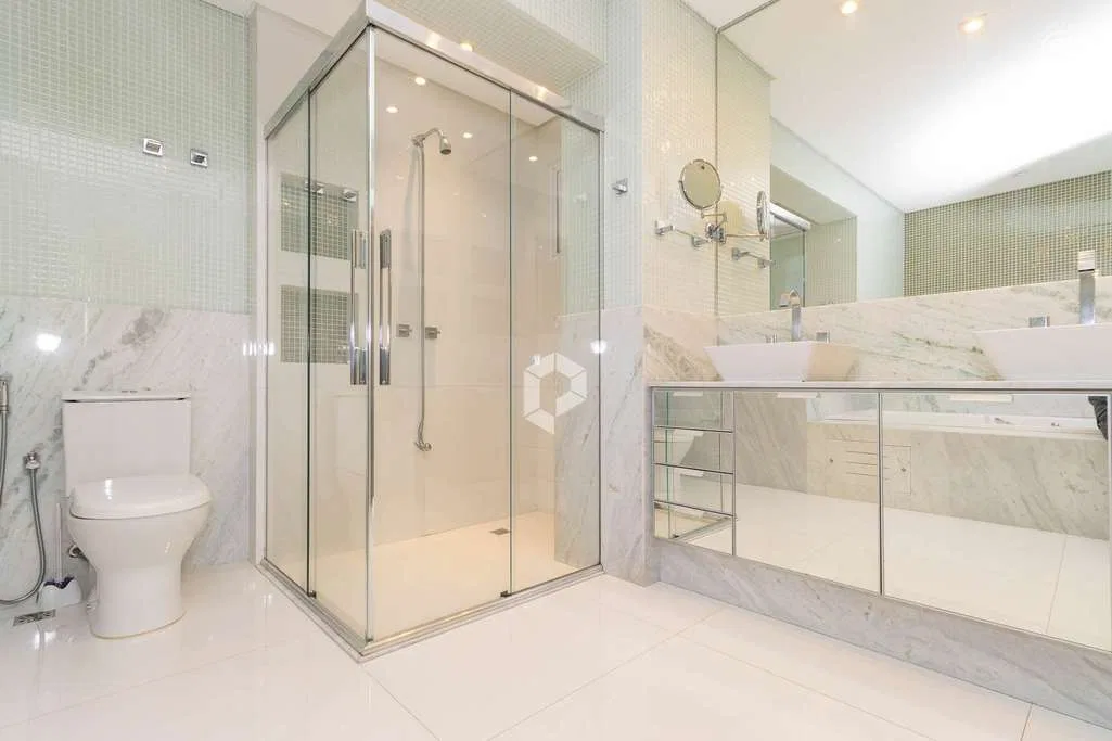 Застеклённый балкон и 2 спальни: квартира 163 м² — photo 12