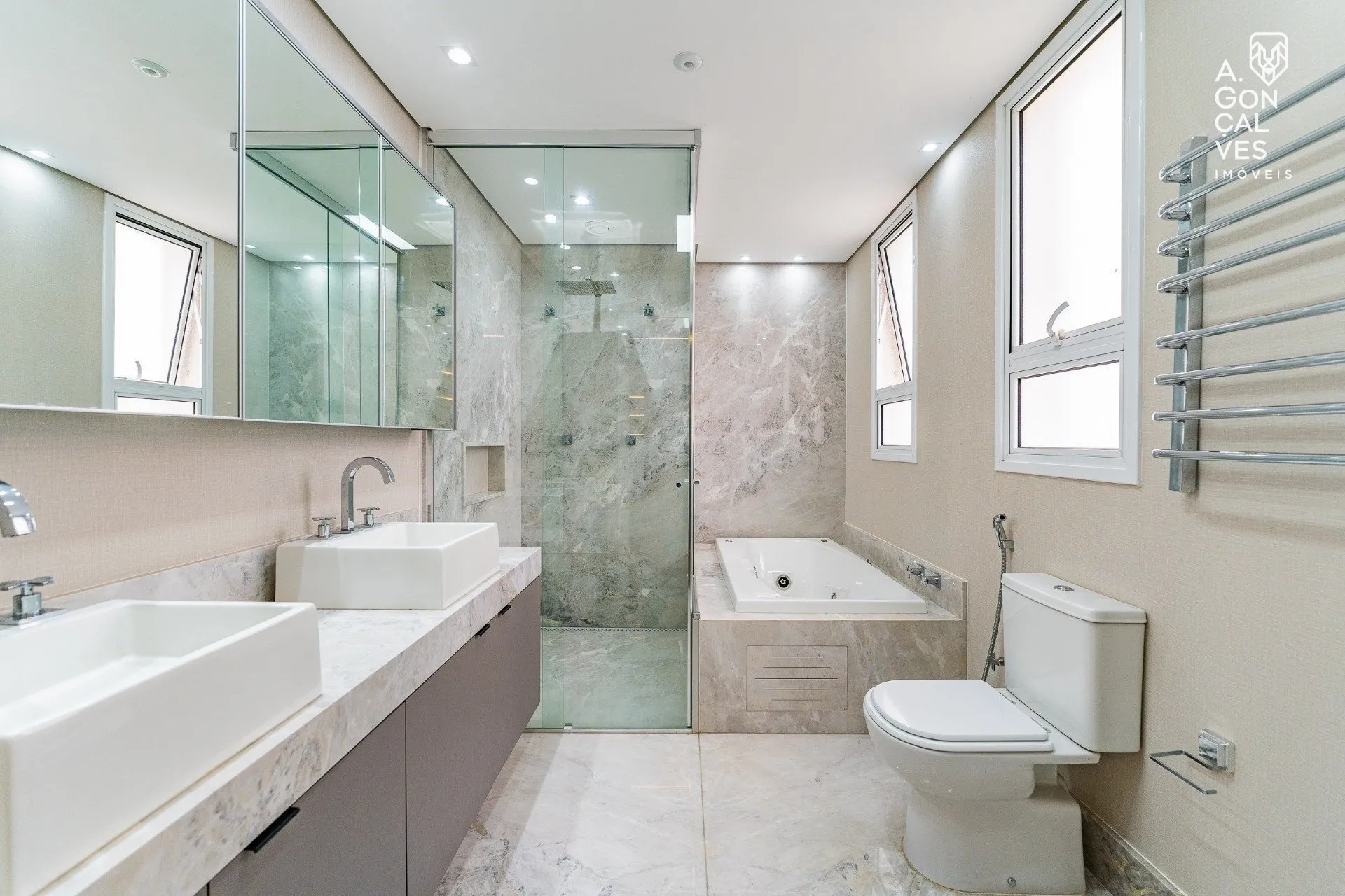 Мебльована квартира 260 м² з 4 спальнями з власними ваннами — photo 17
