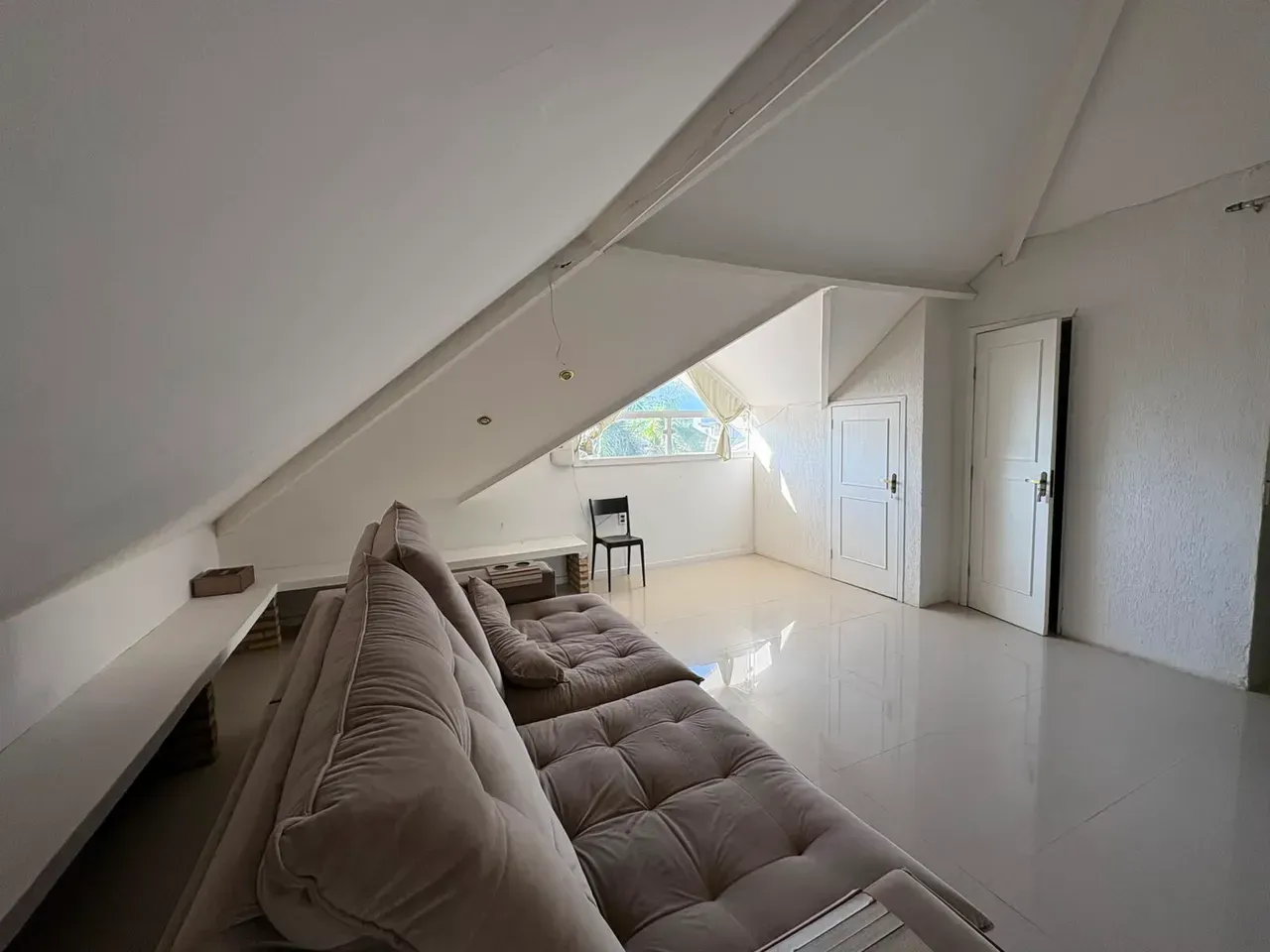 Casa para aluguel com 5 quartos e 5 banheiros, 266 m² — photo 14