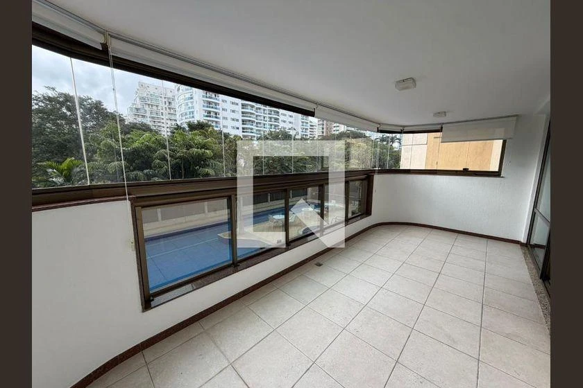 166 m² apartment with 4 en-suite bedrooms and enclosed balcony — photo 22