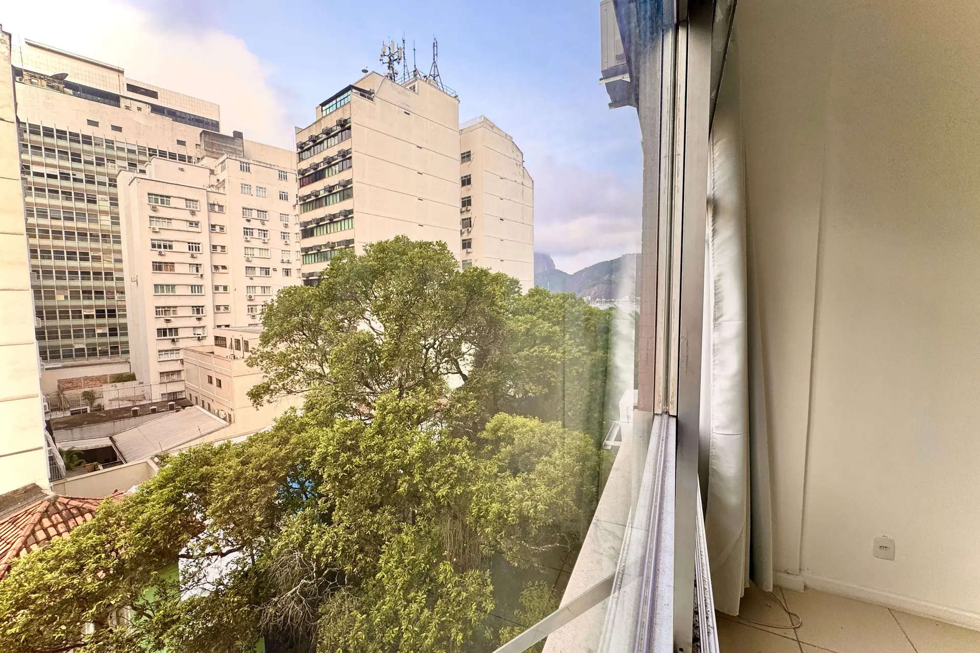 One-bedroom apartment with a mountain view in Rio de Janeiro — photo 19