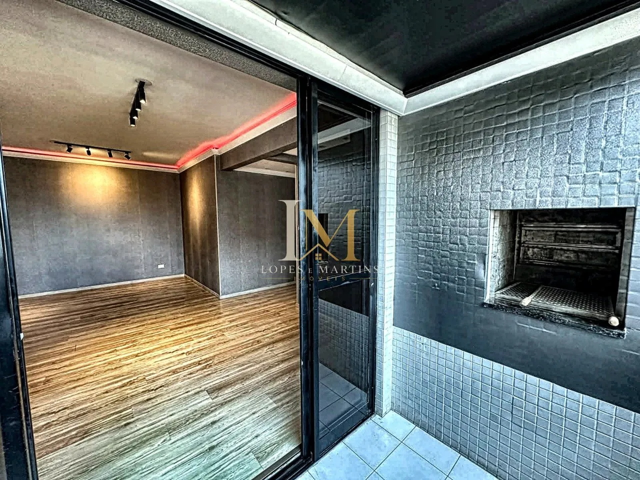Apartment, 66 m², with wood or laminate floors — photo 19
