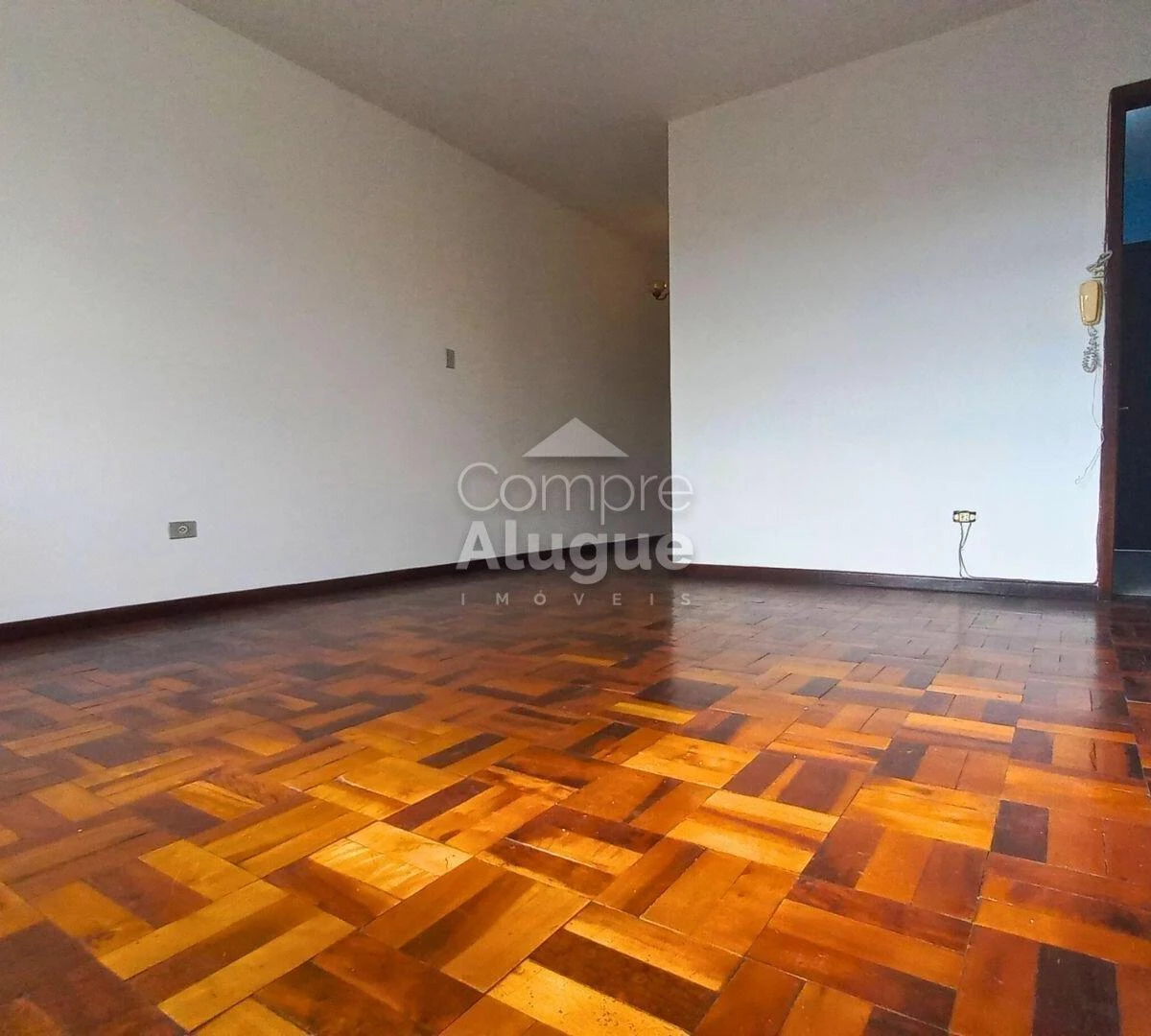 3-bedroom apartment with wood or laminate floors in Curitiba — photo 4