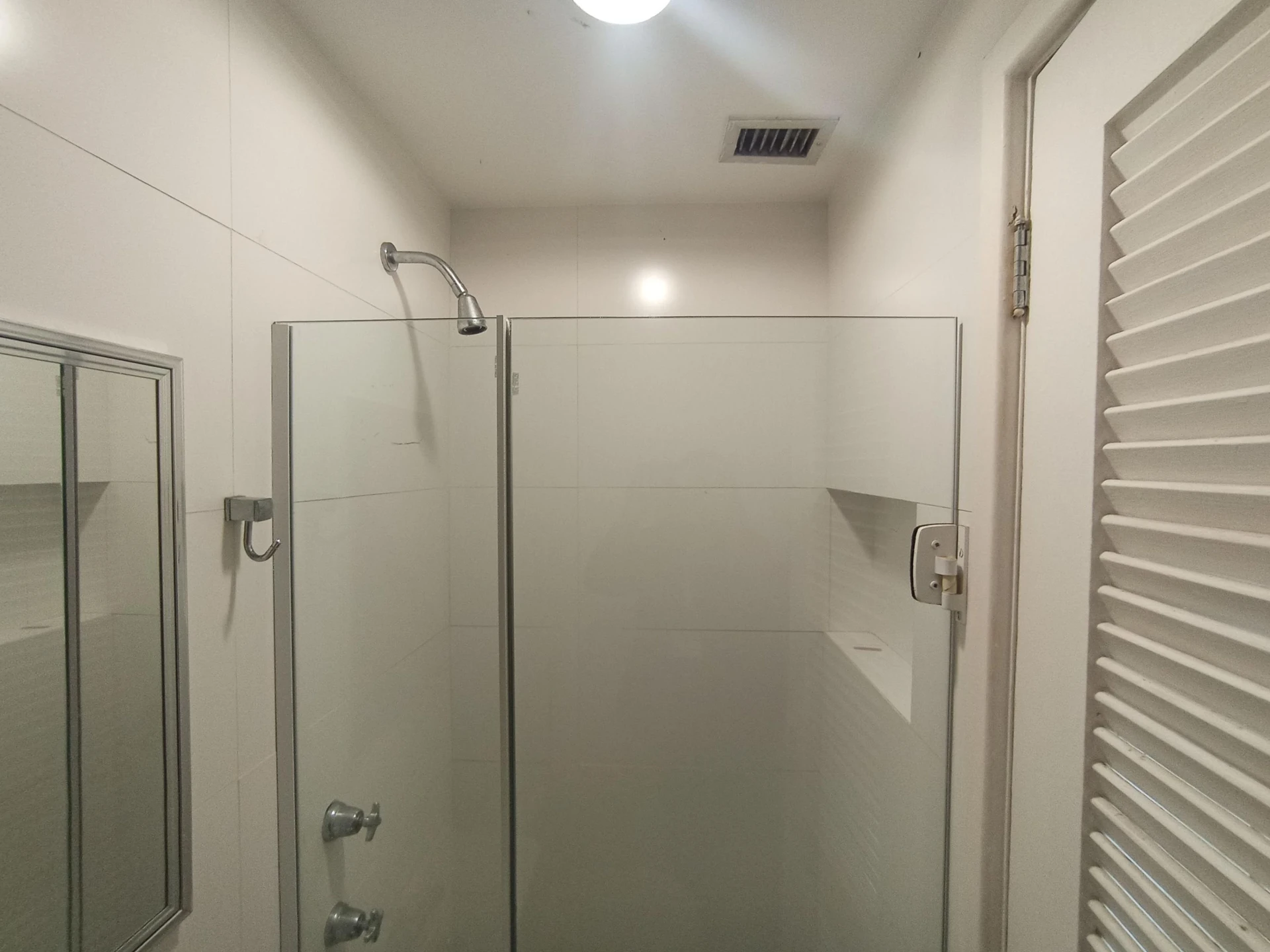 Furnished 3-bedroom apartment with enclosed balcony — photo 50