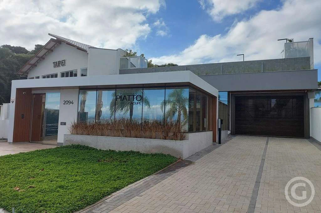 3 en-suite bedroom apartment with private BBQ