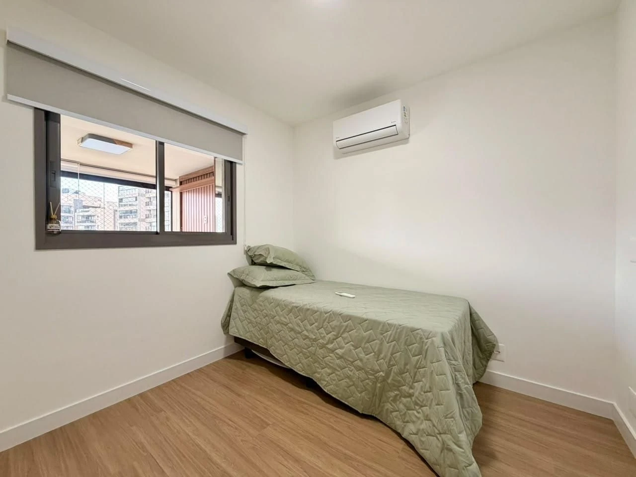 Apartamento mobiliado com 3 quartos e varanda envidraçada — photo 22