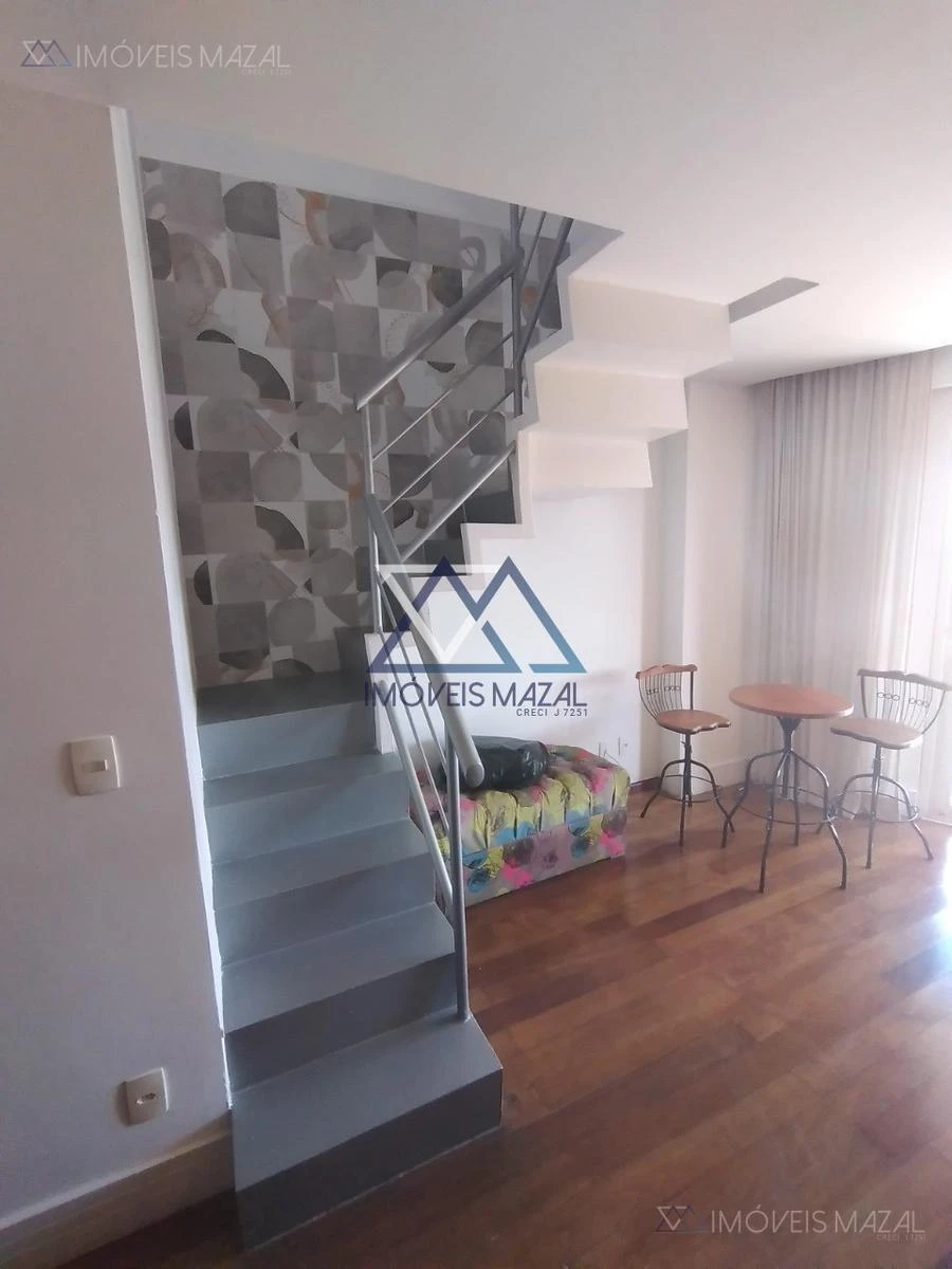 Glass-enclosed balcony in a one-bedroom apartment, 102 m² — photo 5
