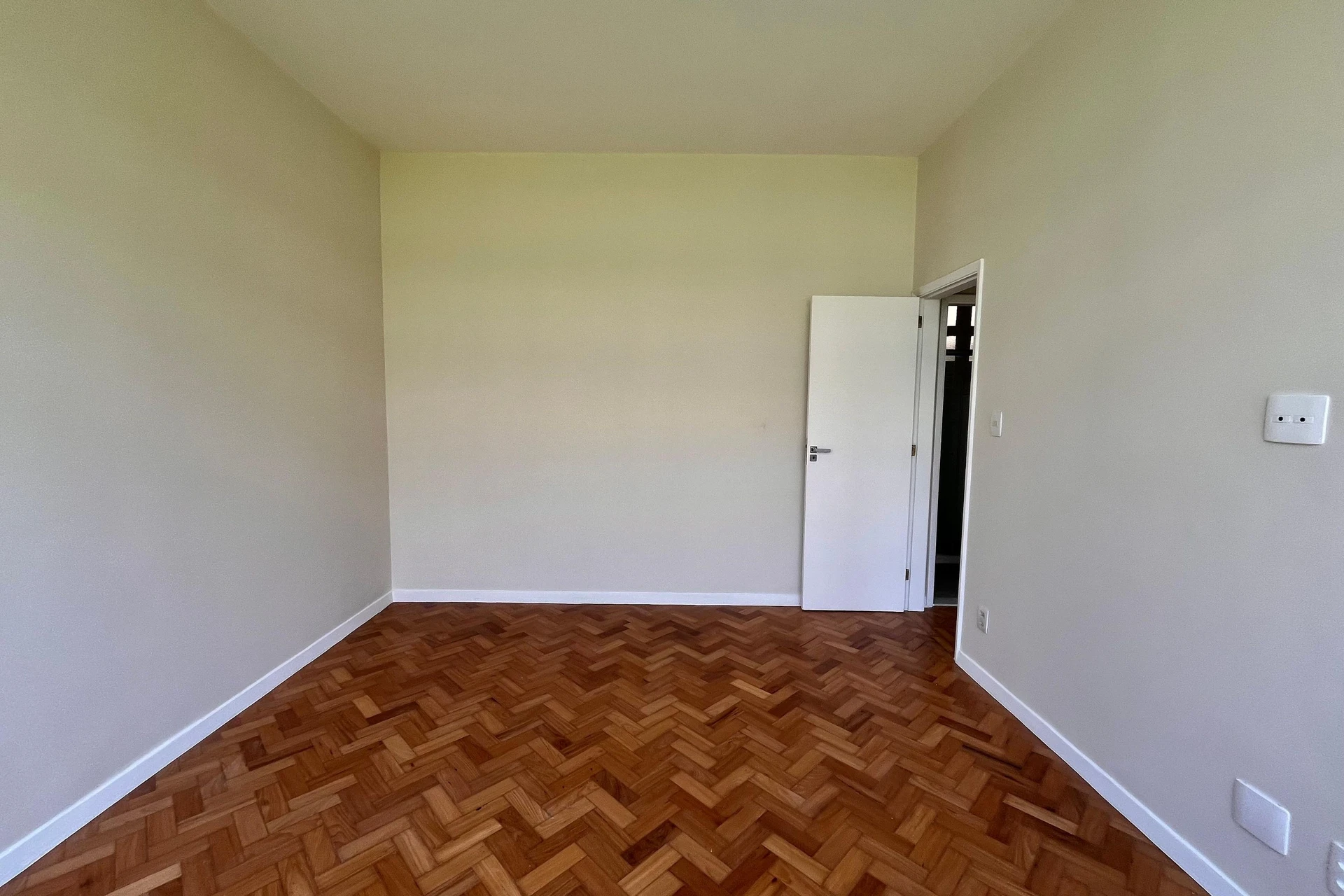 2-bedroom apartment with floor-to-ceiling windows — photo 27