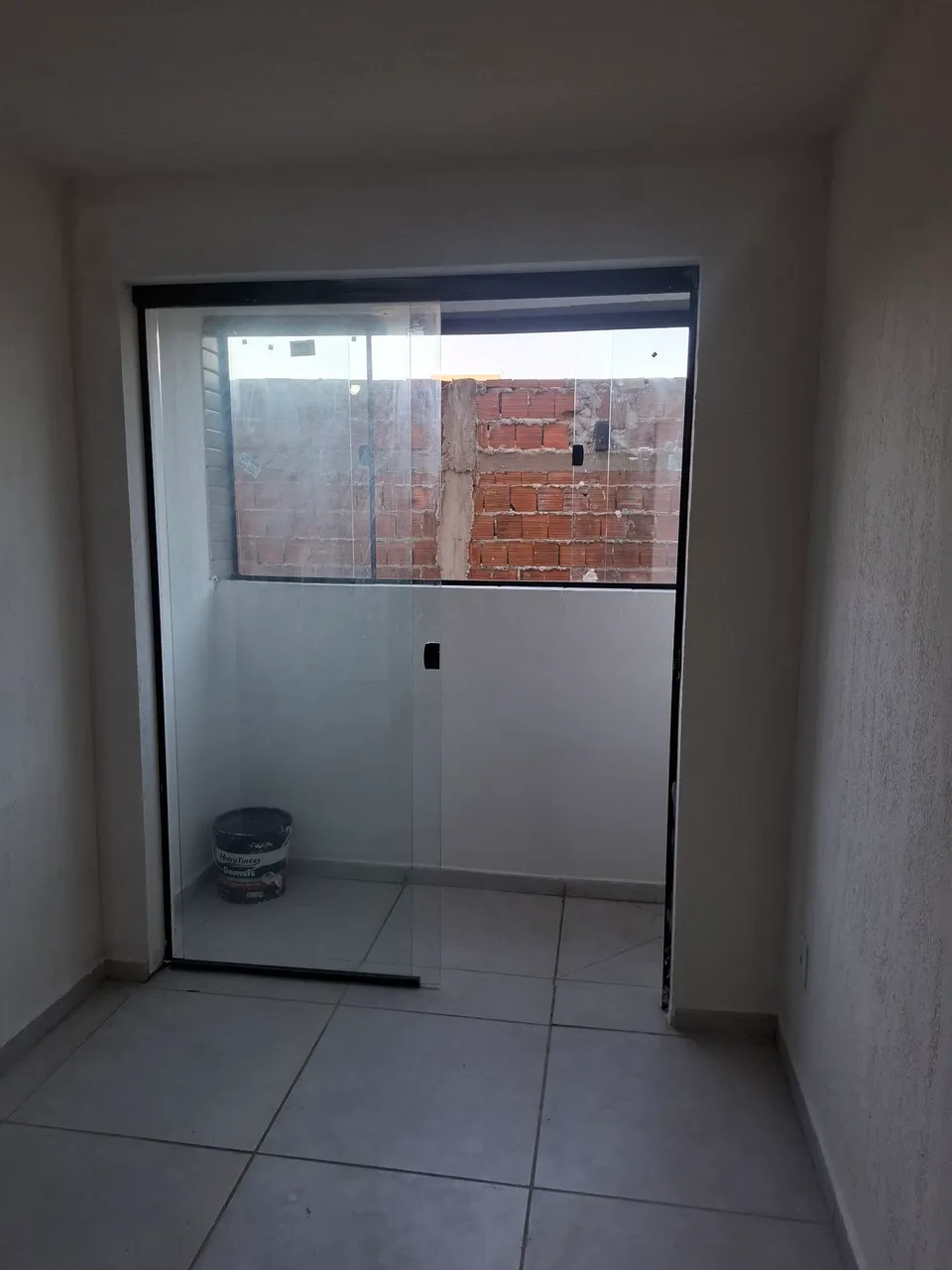 2-bedroom apartment in a building with a gym — photo 8