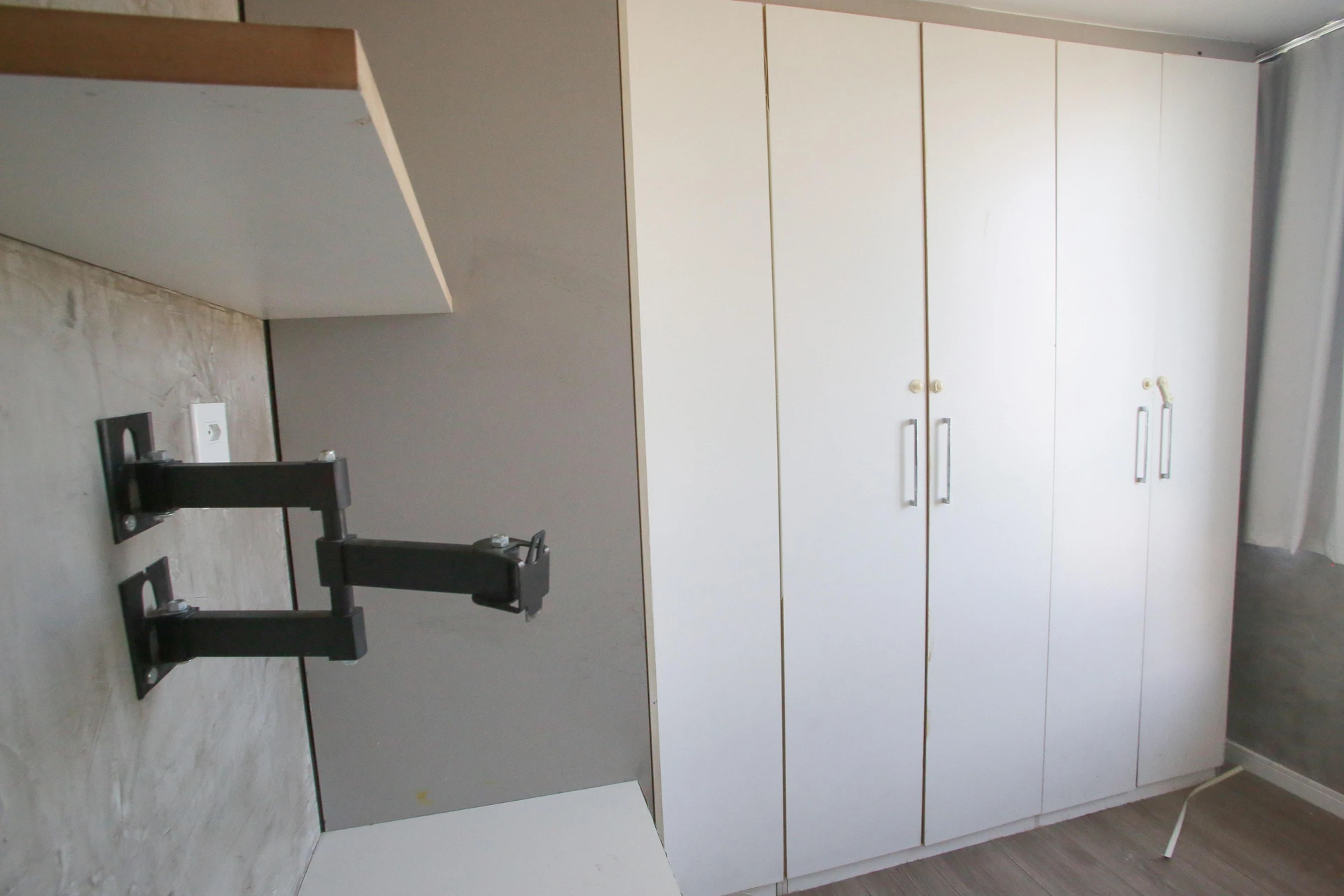 3-bedroom apartment with a balcony and 1 parking space — photo 17