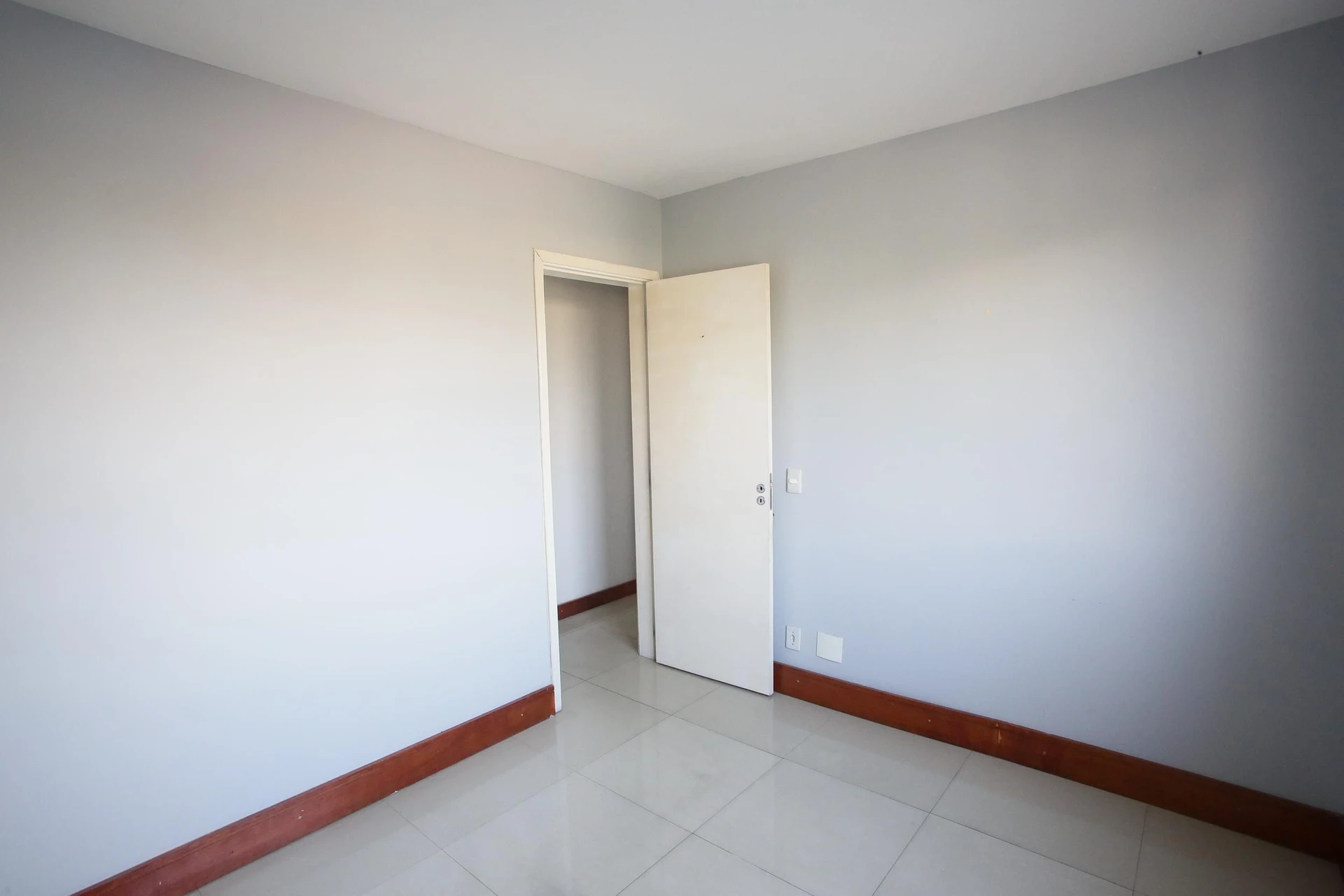 2-bedroom apartment with a mountain view — photo 10